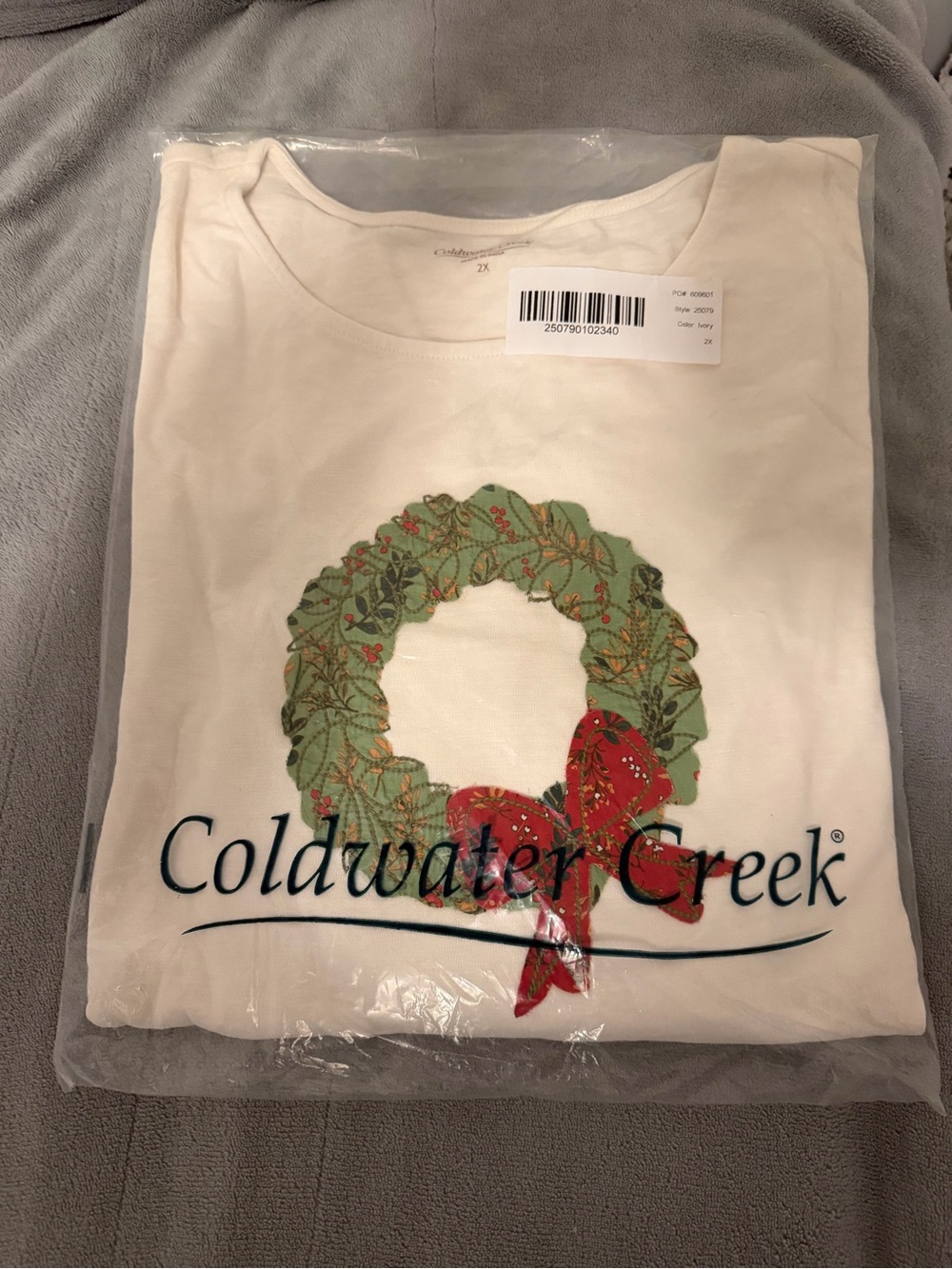Coldwater Creek Cream LS Tee with Green Wreath and Red Bow Graphic